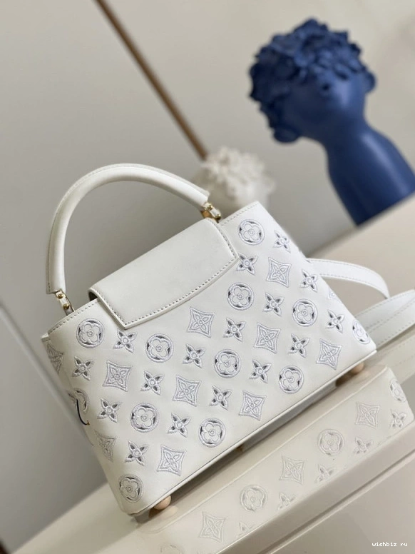 WIS LOUIS BB CAPUCINES VUITTON 0103